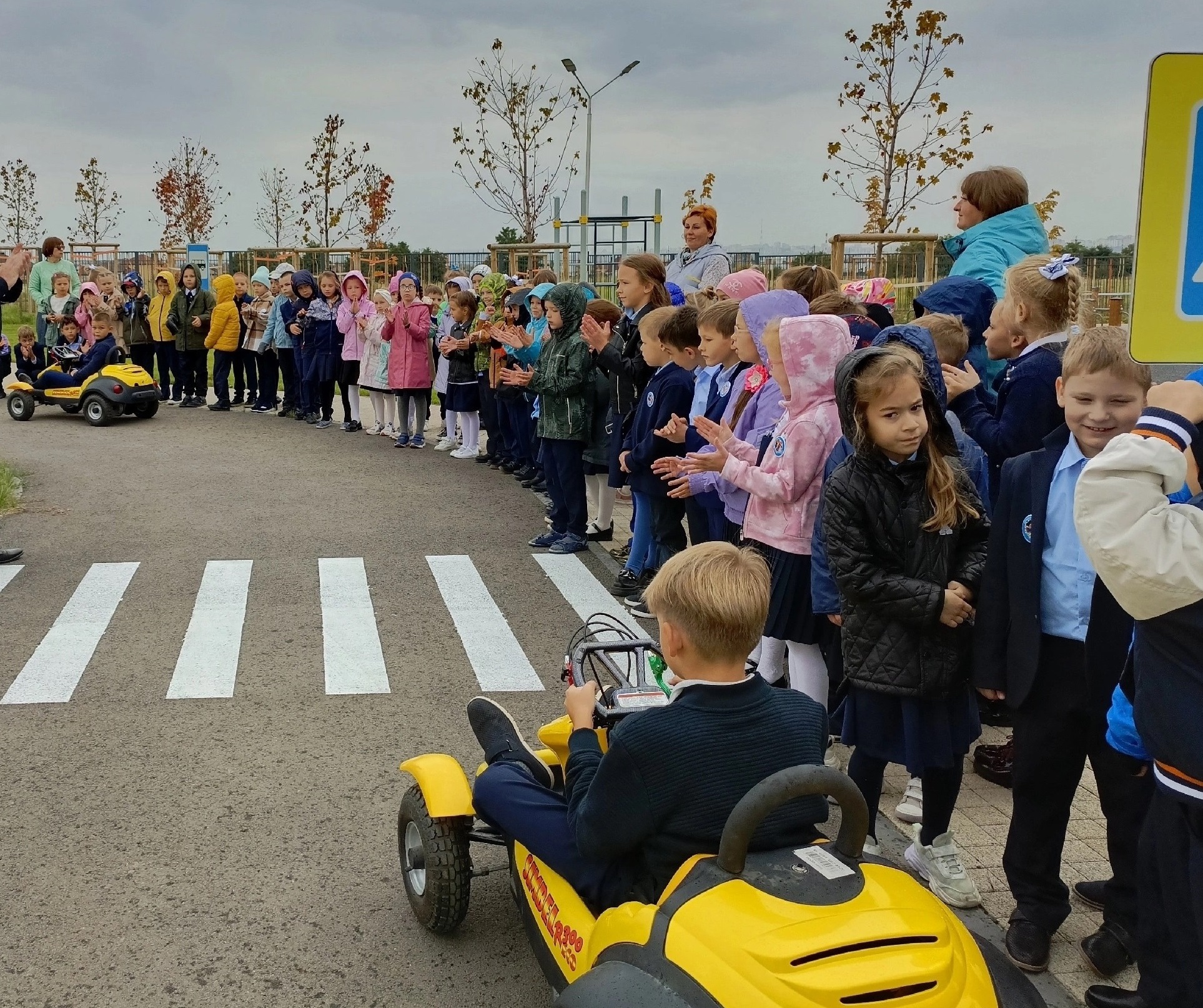 Урок безопасности движения в автогородке.